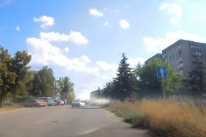 Пустые улицы, дороги в ямах и пропагандистские билборды: в сети показали видео из Лисичанска