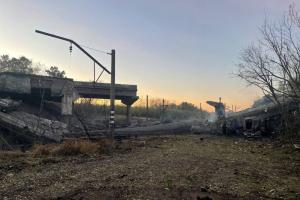 Логістика з Донецьком ускладнилася: ЗСУ підірвали стратегічно важливий для окупантів міст Ясинувата-Горлівка - відео