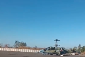 У мережі з'явилося відео, що підтверджує точне влучення по території аеропорту в Луганську