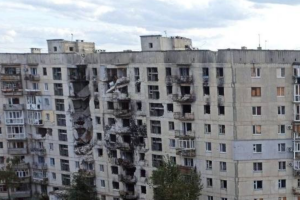 "Квартал мертвый, в доме живет один мужчина": В сети показали один из разрушенных районов Северодонецка - фото