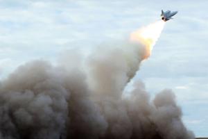 Удар по Керчі: з'явилися супутникові знімки ураженого заводу та корабля - фото