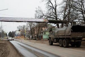 Круглосуточные "прилеты", и грязевая жижа вместо дорог: обстановка в Кременной от очевидцев