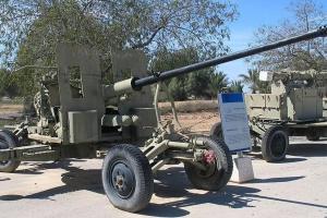 Вблизи Лисичанского НПЗ нацгвардейцы уничтожили вражескую раритетную пушку - видео
