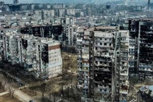 "Квартиры нет, а платежки приходят": В Мариуполе оккупанты разносят квитанции по разрушенным домам