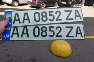 На оккупированных территориях россияне запретят движение на украинских номерах, - ЦНС