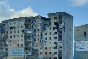 "И цены как в СССР?": В оккупированном Северодонецке появился новый рекламный щит - фото