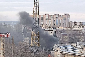 У Луганську підірвали автомобіль з місцевим "чиновником": у мережі публікують відео та фото з місця події