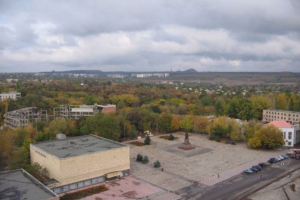 "Все самі - і дах крити, і в під'їзді прибирати": Жителі окупованого Сорокиного скаржаться на бездіяльність комунальних служб