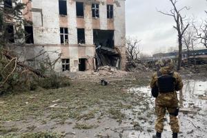 Россияне ударили авиабомбами по шахтам Торецка в Донецкой области, есть жертвы - фото