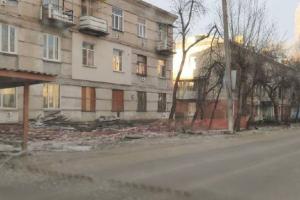 "Просто тотальне розкрадання": Жителі Рубіжного обговорюють у мережі незаконне розкриття квартир, що вціліли