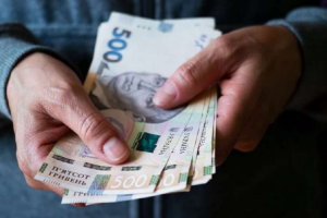 Кабмин продлит выплаты переселенцам еще на полгода: но не всем