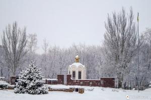 Непогода в Лисичанске: в сети показали, как оккупанты расчищают дороги - фото