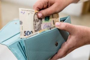 Выплаты ВПЛ: в Минсоцполитики рассказали, кто имеет право на продление еще на полгода