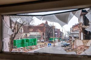 У Маріуполі окупанти заселили "новобудови", але замість радості на новоселів чекали "сюрпризи" - відео