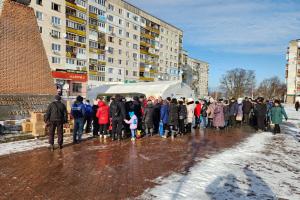 "Оце зажили!": У мережі активно обговорюють роздачу їжі мешканцям окупованого Лисичанська