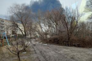 Горить "мирна техніка": у мережі показали пожежу після "прильоту" в окупованій Кремінній - відео