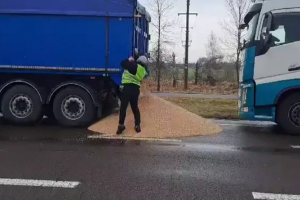 "Виновные должны ответить": В Минагрополитики отреагировали на ситуацию с уничтожением зерна на границе с Польшей