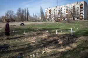 Місто живе до обіду, а для отримання "гуманітарки" потрібні докази прописки: Обстановка у Рубіжному від очевидців