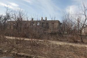 Демонтують вікна, гасять пожежі, заселяються у порожні будинки: Обстановка в окупованому Рубіжному від очевидців