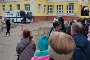 "Полдень против Путина": Как проходит акция протеста в России и мире - фото