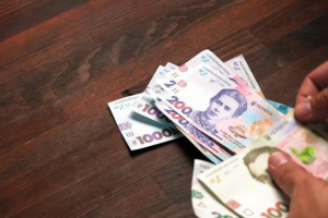 Перша частина ВПО, які мають право на продовження допомоги, отримали виплати за березень, - Мінсоцполітики