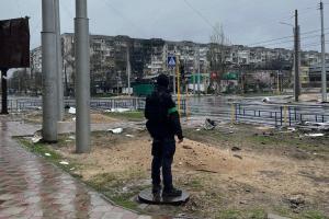 "Відкрили свої магазини з крадених речей": Як жителі Лисичанська та Сєвєродонецька адаптувалися до нових реалій