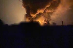 Житомирщину атаковали российские дроны, есть угроза загрязнения воздуха: последствия удара показали на видео