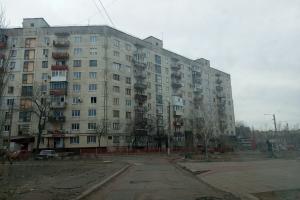 "Жилье даже не строят, а латают": Жители Рубежного рассказали, как реально проходит "ремонт" разрушенных домов
