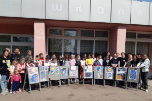 Малювали космос на асфальті: В окупованому Лисичанську пройшла "акція" до Дня космонавтики - фото