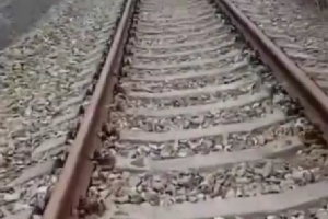 Зручно пересуватися нею пішки: у мережі показали на відео стан залізниці у Лисичанську