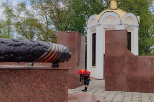 "Про гербіциди, напевно, не чули": Окупанти показали, як прибирають територію біля пам'яток Лисичанська - фото