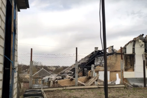Чути вибухи та автоматні черги: обстановка та наслідки "прильоту" в Кремінній - відео
