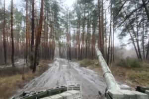 Бійці "Азову" показали, як розбирають позиції росіян у Кремінських лісах на Луганщині - відео