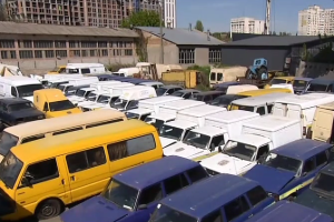Пів тисячі авто з молотка: "Укрпошта" розпродає свій транспорт