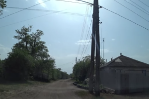 Поїздка по вулицях Рубіжного: у мережі показали на відео, як виглядає приватний сектор у місті