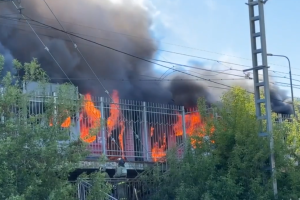 У Підмосков'ї спалахнула електричка: у мережі показали відео з місця події