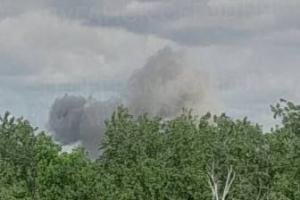 Окупанти скаржаться на обстріл Луганська: у мережі показали на відео момент "прильоту"