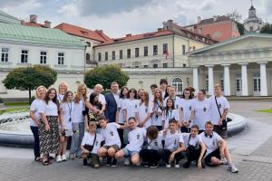 Школьники из Северодонецка посетили резиденцию президента Литвы в рамках оздоровительного тура