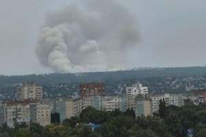 Серия мощных взрывов в оккупированном Луганске: жители сообщают о многочисленных "прилетах"