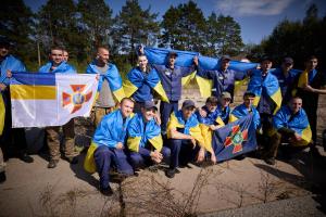 "Наші вдома": Україна повернула ще 103 військовослужбовці з російського полону