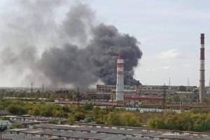 В российском Омске горит танковый завод: дым виден из разных районов города