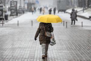 Синоптики прогнозують похолодання та мокрий сніг в Україні