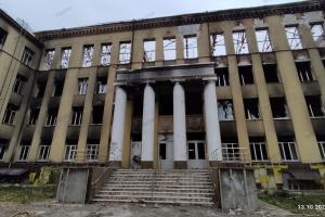 У мережі показали на фото, як зараз виглядає одна зі шкіл в окупованому Сіверськодонецьку