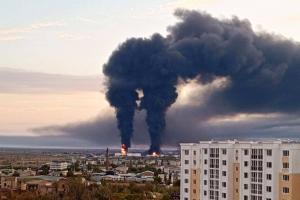 В Феодосии второй день горит нефтебаза: более 1000 эвакуированных