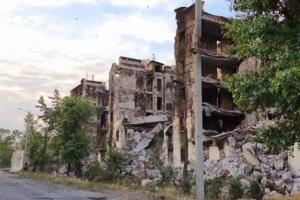 С окнами, но без канализации: как оккупанты восстанавливают дома в Северскодонецке