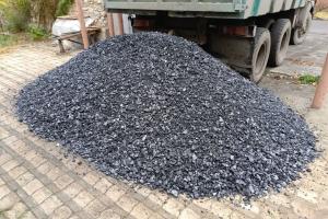 "Допомога" від окупантів: спортшкола в Лисичанську отримала вугілля та дрова замість ремонту та обладнання