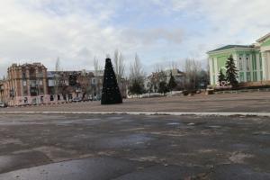 Одиноко и скучновато: в сети показали, как выглядит новогодняя елка в оккупированном Северскодонецке