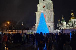У Києві на Софіївській площі запалили головну ялинку країни: відео