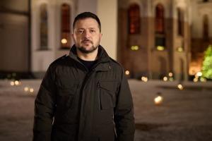&quot;Темрява і неволя не переможуть&quot;: Зеленський записав звернення на честь Різдва