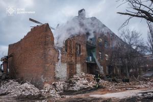 Росіяни вдарили по багатоповерховому будинку у Краматорську: фото наслідків